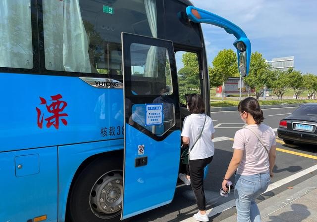 ?7月12日，溧水區首批兩條定制客運班線正式投入運營